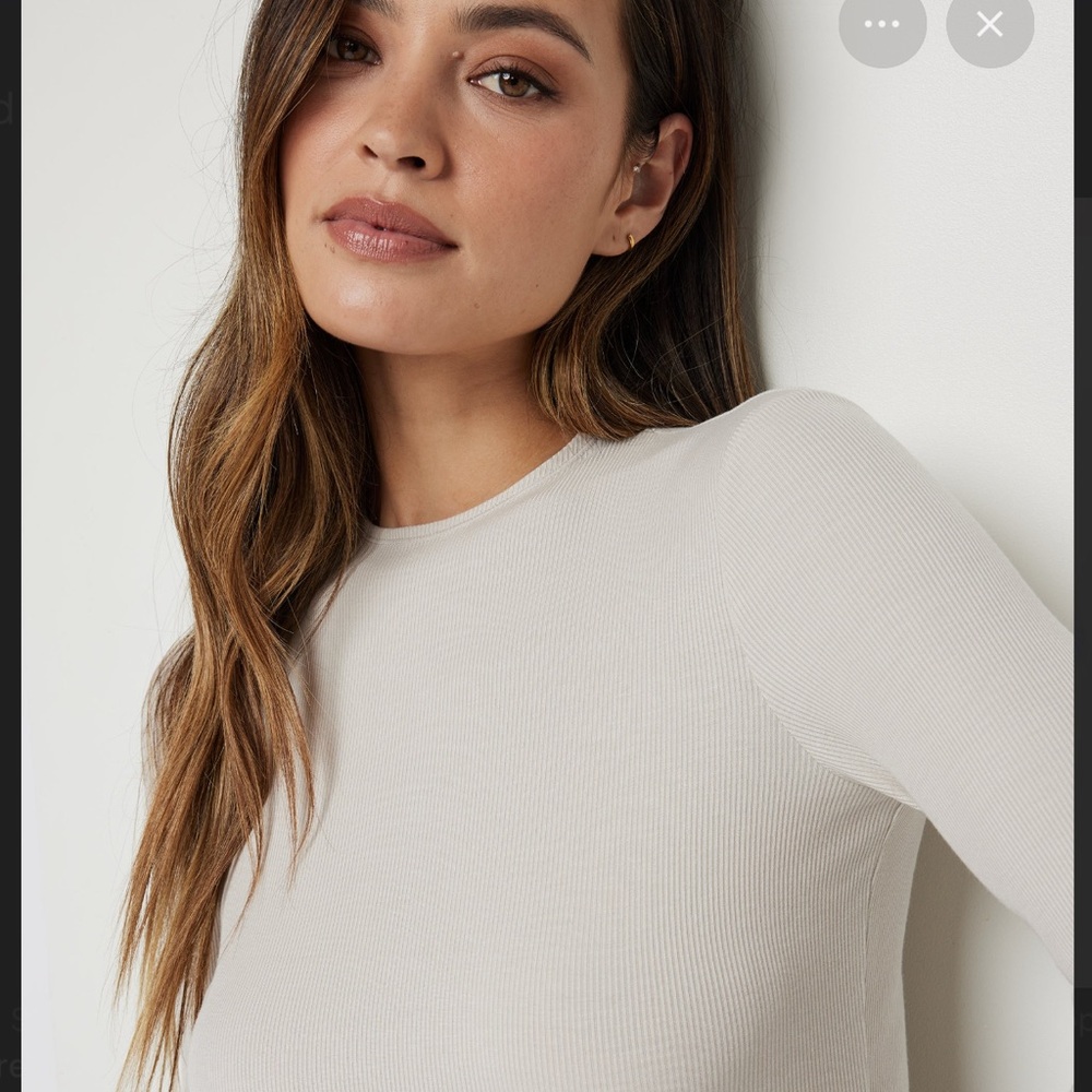 Vuori cove mock-neck small beige